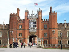 3 Hampton Court Palace.jpg